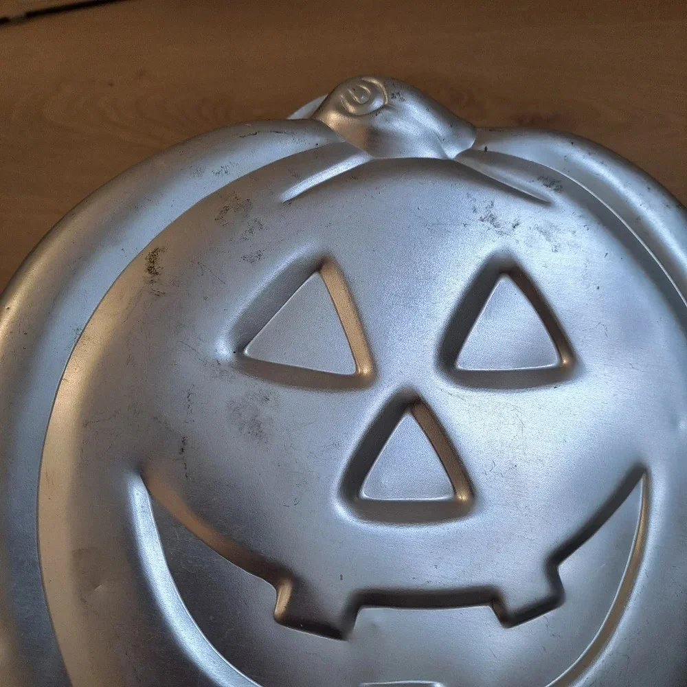 Wilton this pan